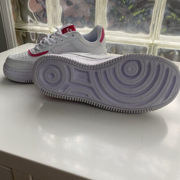 Nike Air Pink Edition Size 7 Womens - Picture 5 of 6